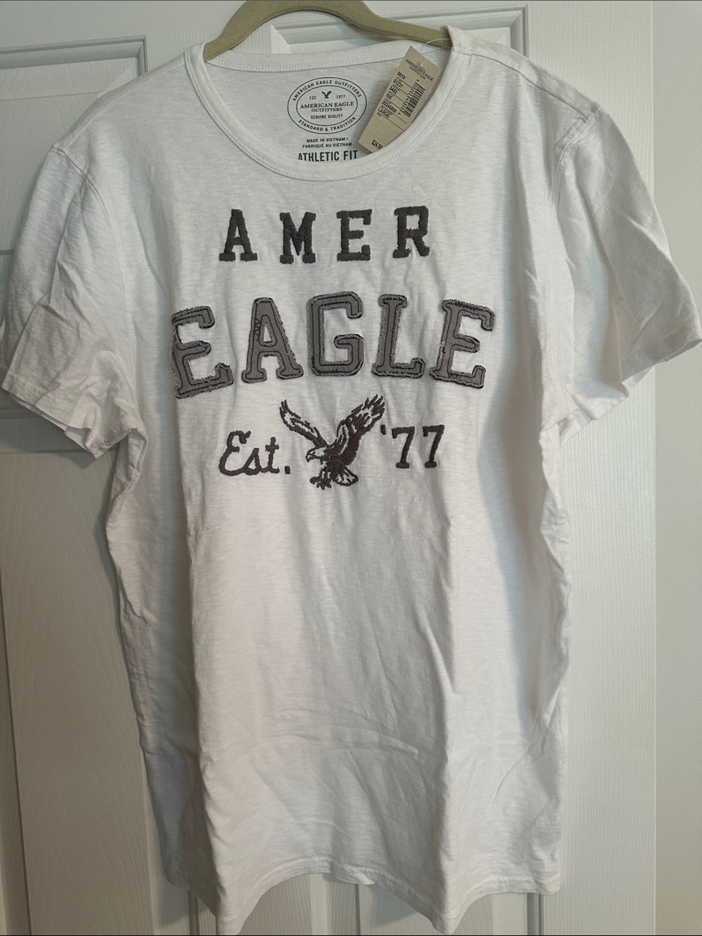 American Eagle Outfitters White Tee w/ Gray Embroidered Lettering Mens Large NWT